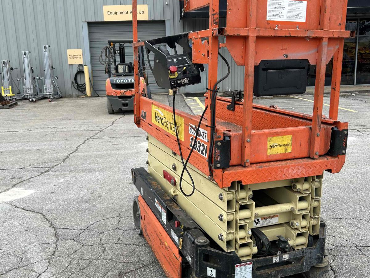 2018 JLG 1932R