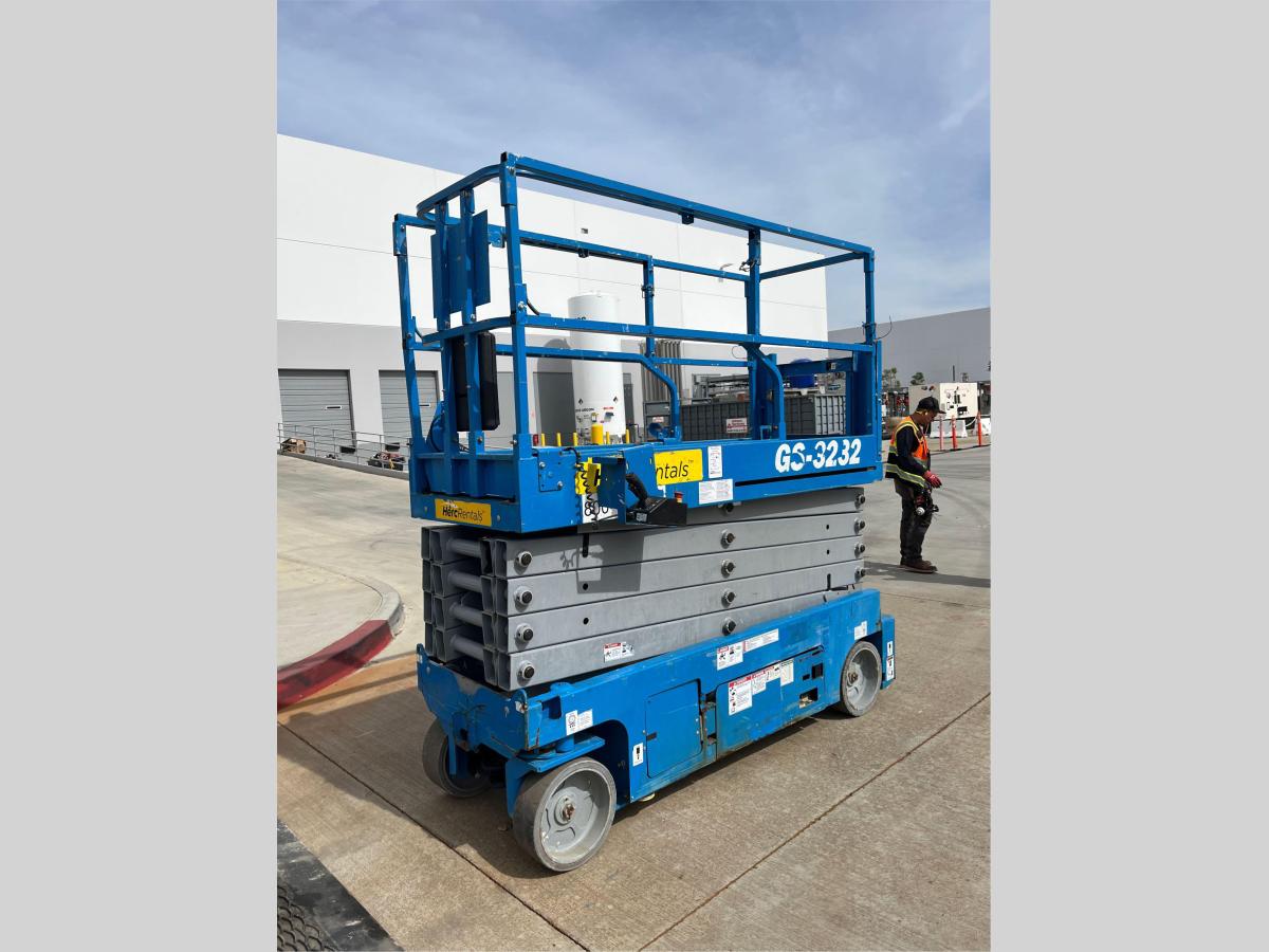 2017 Genie GS-3232
