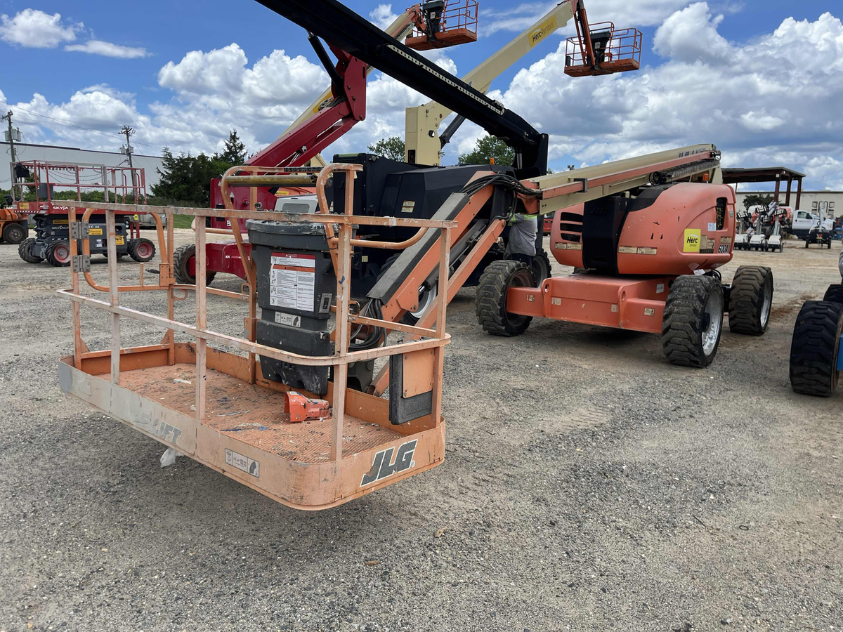 2017 JLG 600AJ