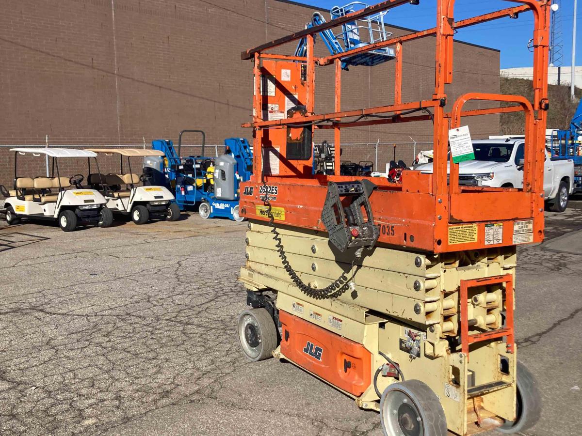 2016 JLG 2632ES