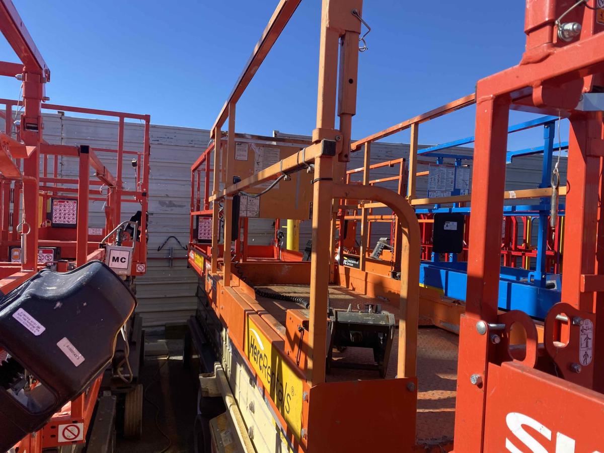 2017 JLG 3246ES
