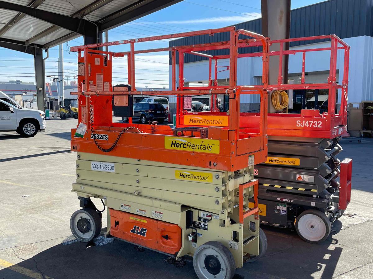 2017 JLG 2632ES