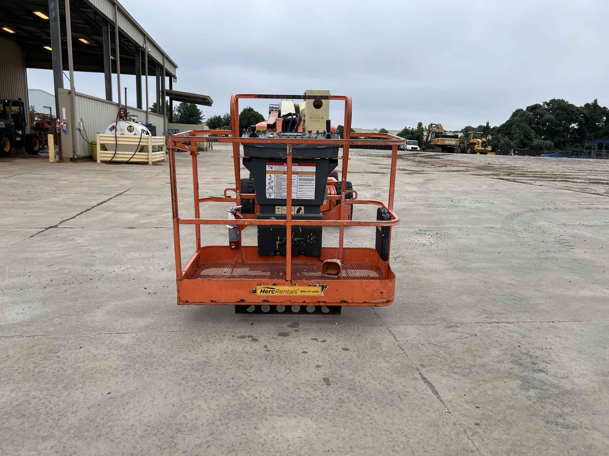 2016 JLG E450AJ-8