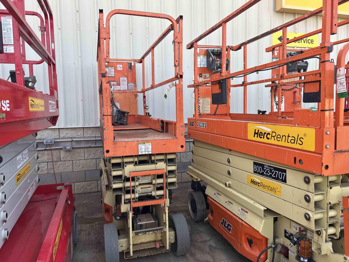 2018 JLG 2632ES-1