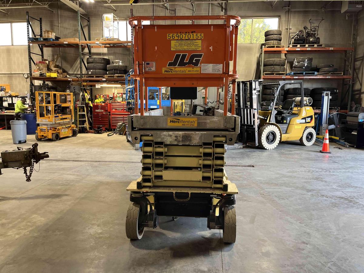 2012 JLG 3246ES
