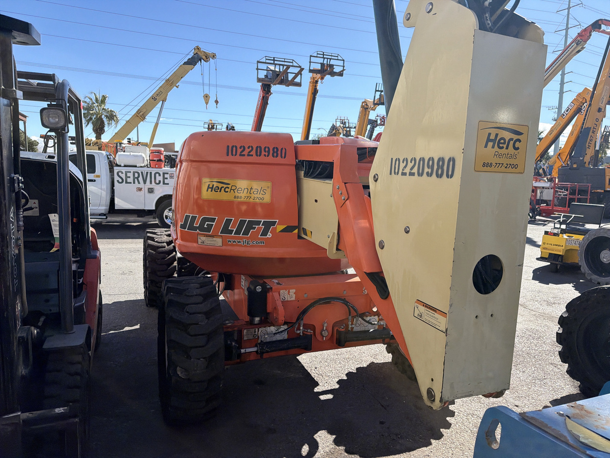 2017 JLG 600AJ-4