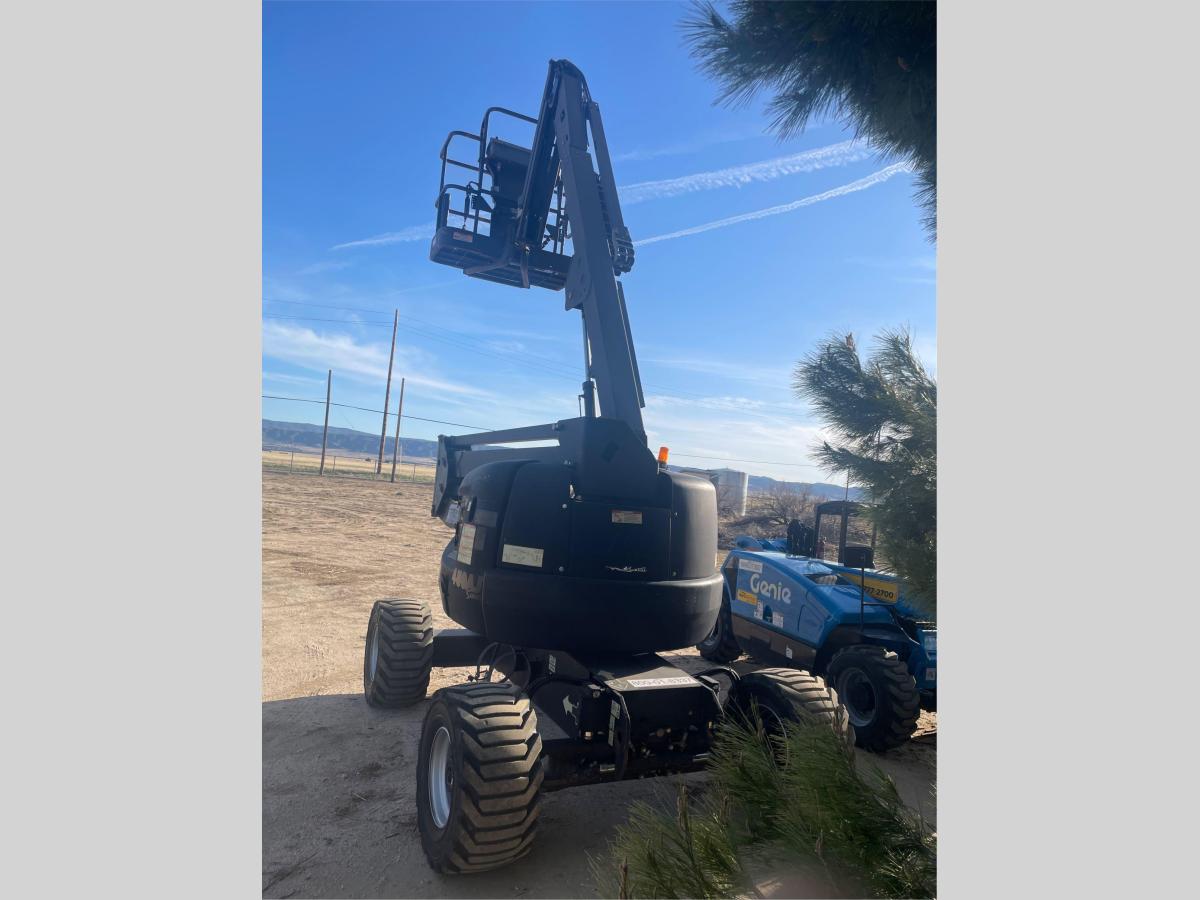 2014 JLG 450AJ