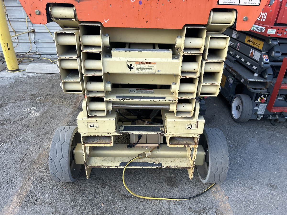 2016 JLG 3246ES-12