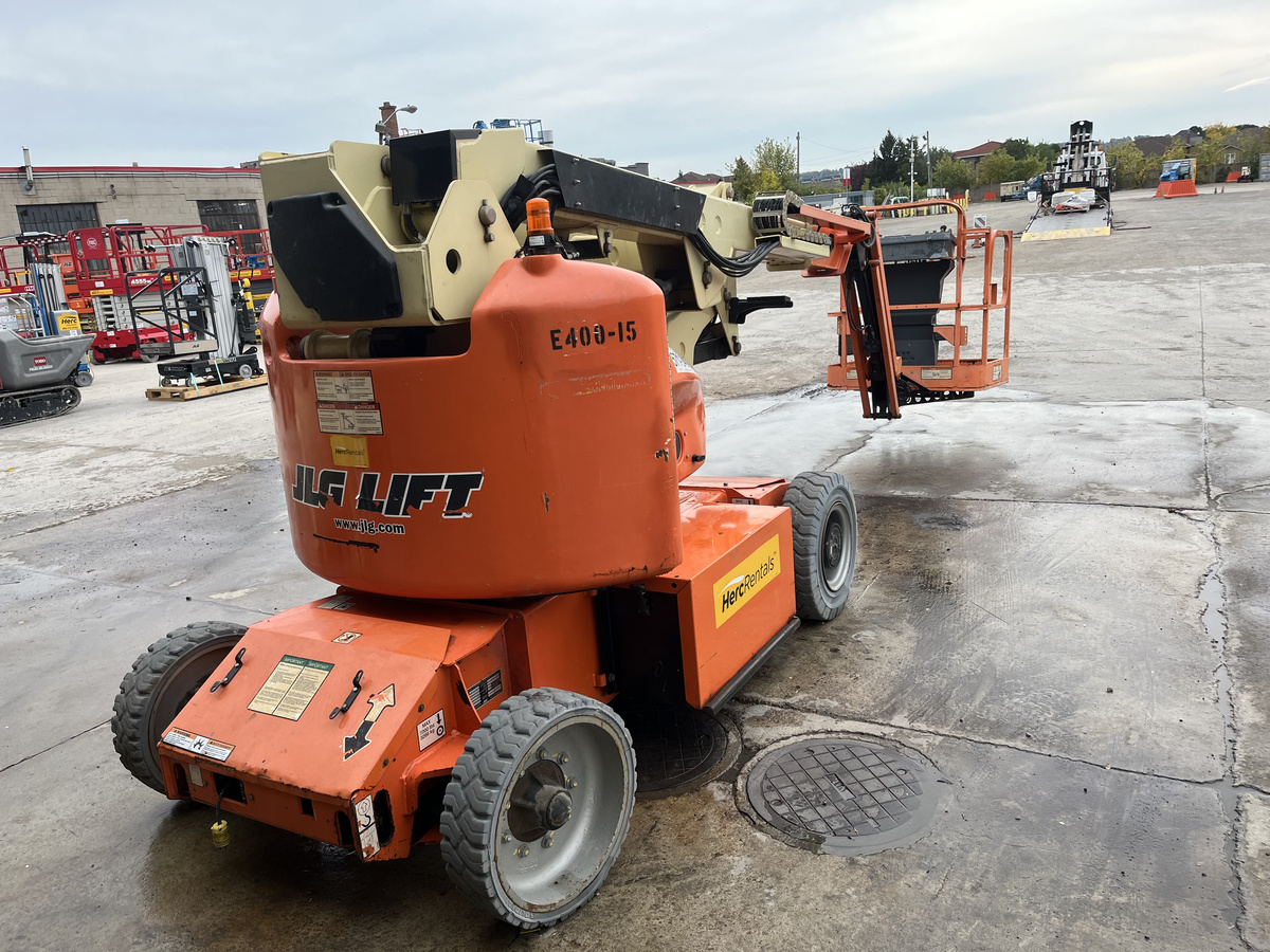 2015 JLG E400AJP