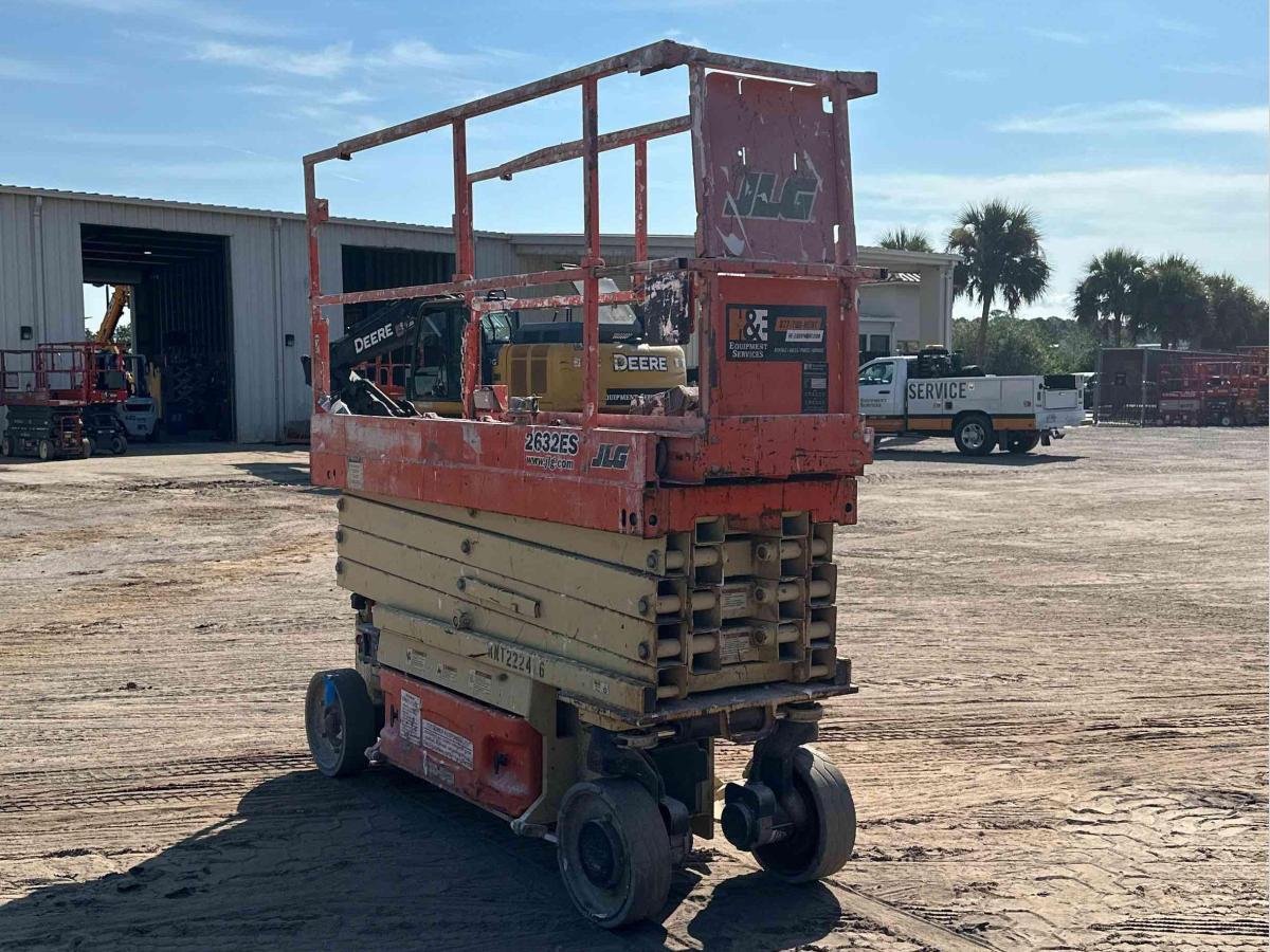 2016 JLG 2630ES