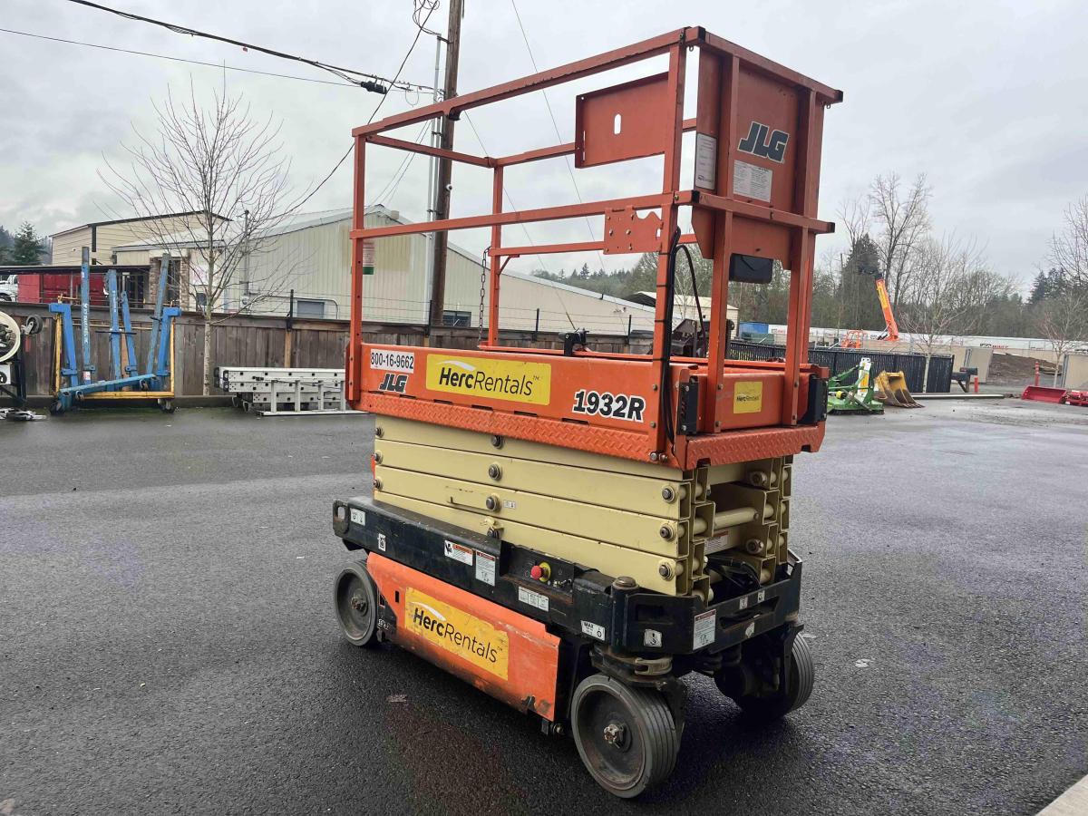 2017 JLG 1932R