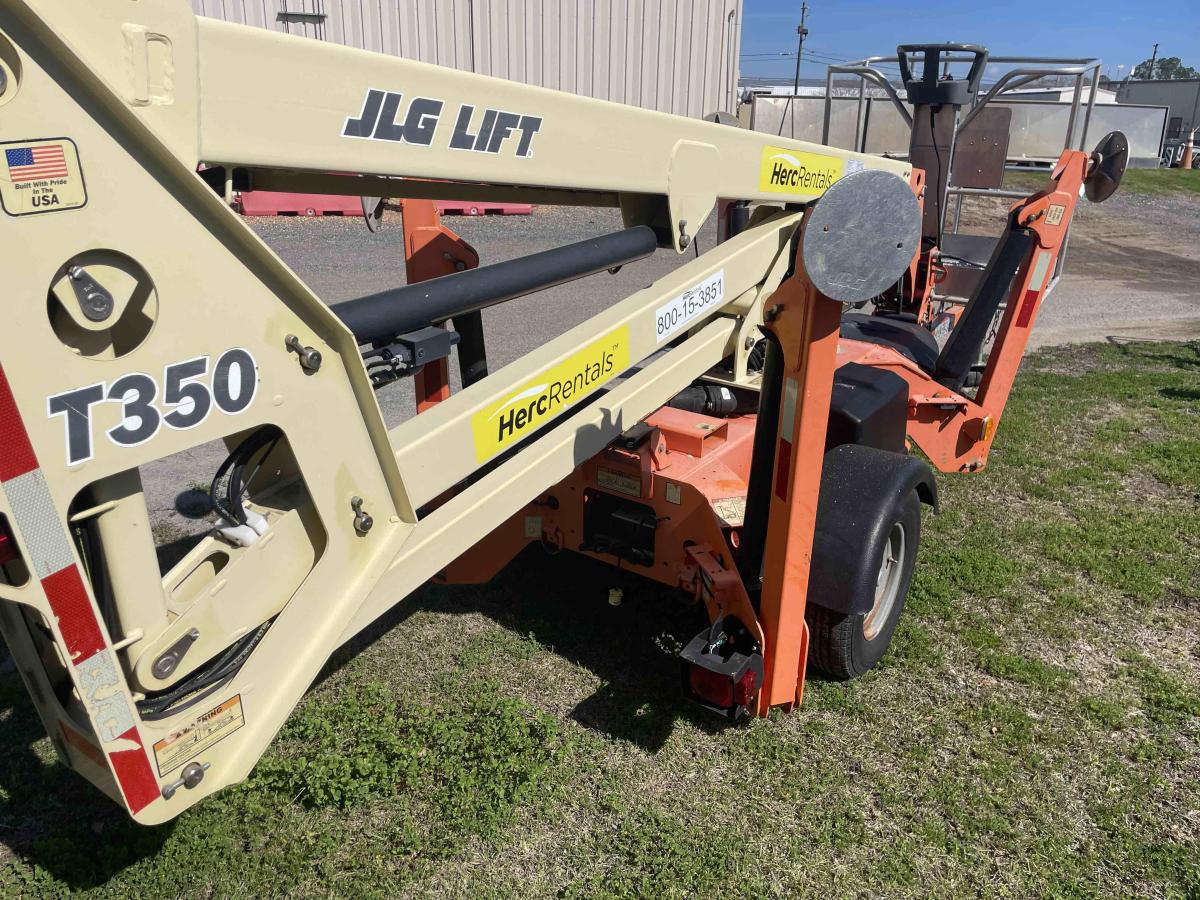 2017 JLG T350