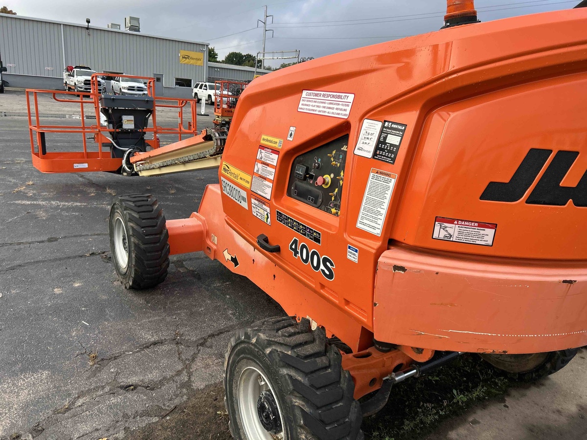 2017 JLG 400S-4