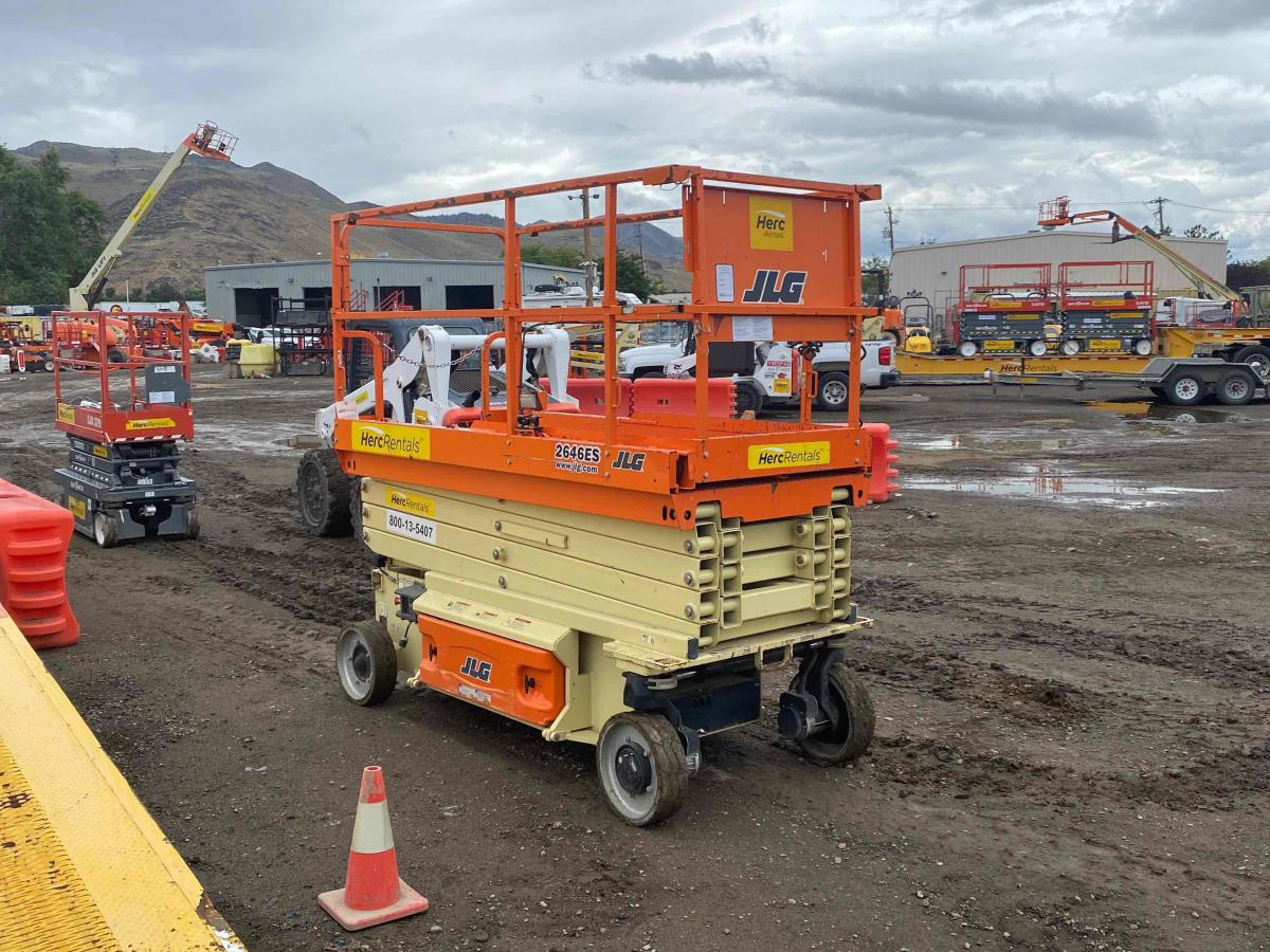 2017 JLG 2646ES
