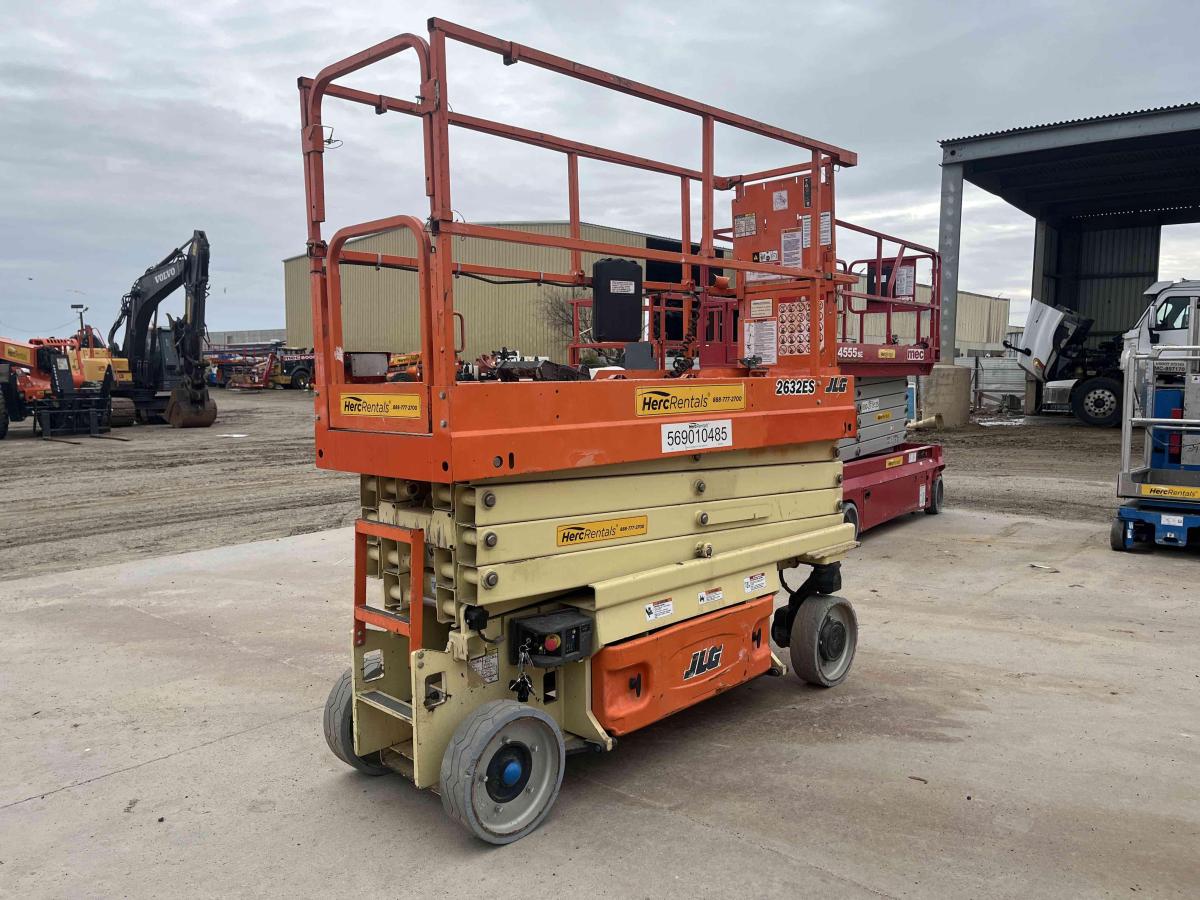 2017 JLG 2632ES