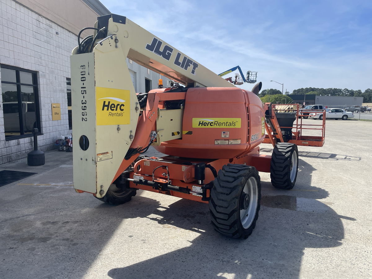 2017 JLG 600AJ-4