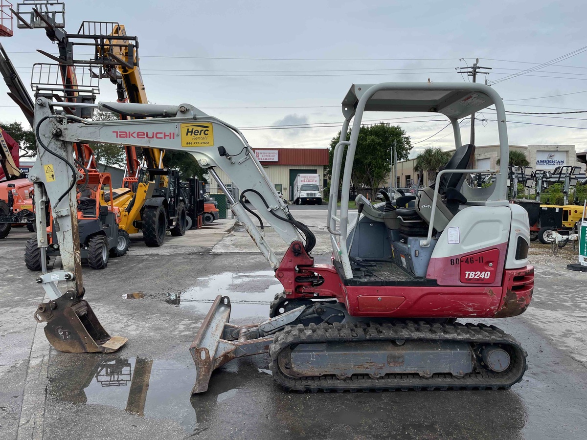 2021 Takeuchi TB240-3