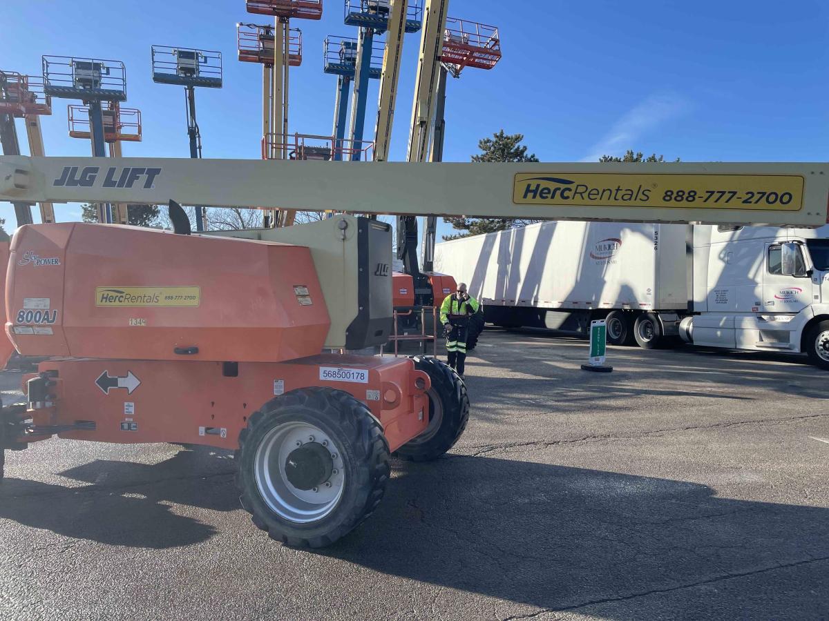 2018 JLG 800AJ
