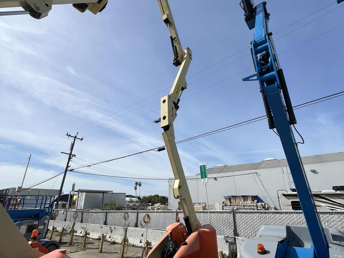2017 JLG E450AJ-4