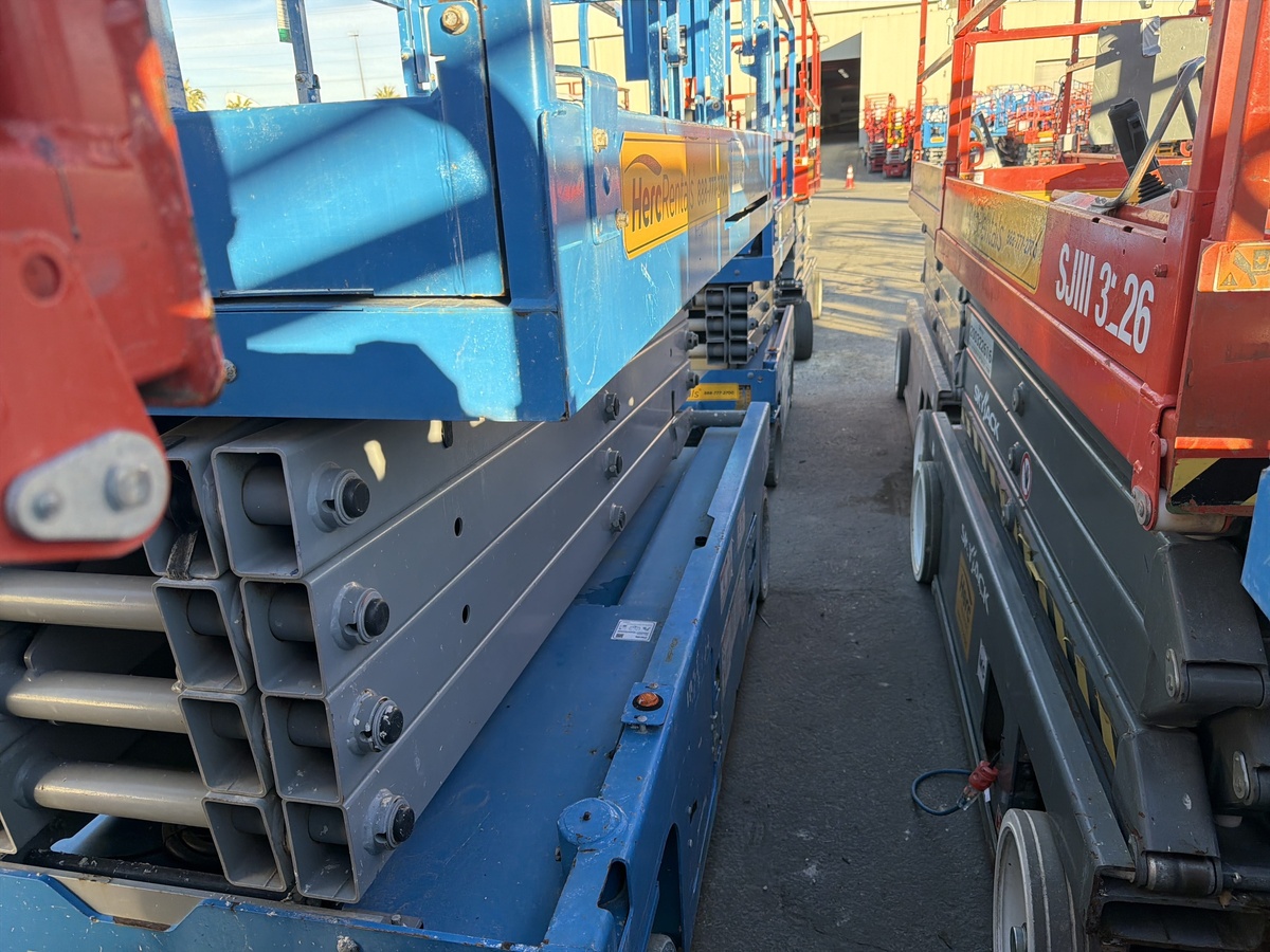 2017 Genie GS-3246-4