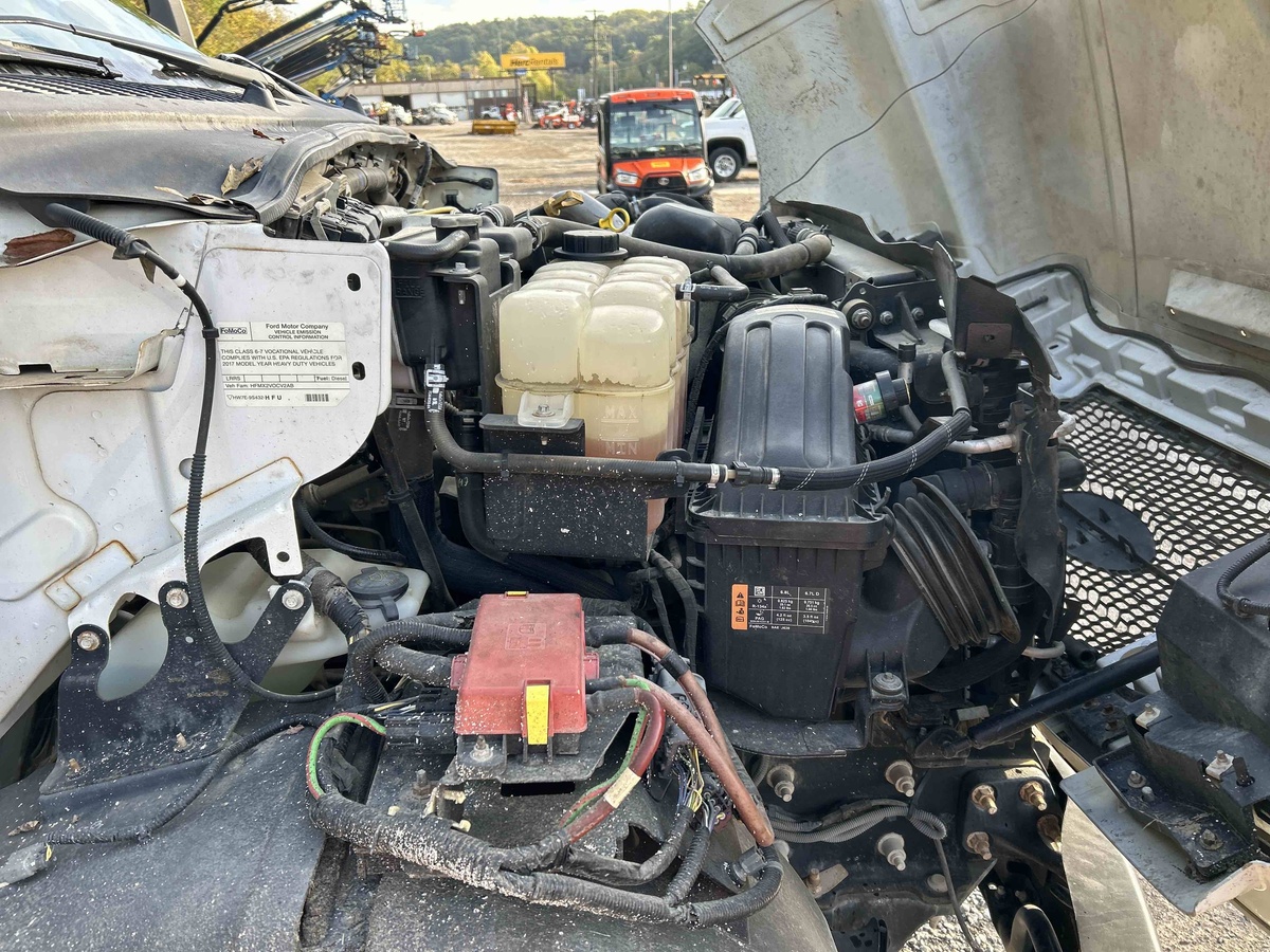 2017 Ford F750-9