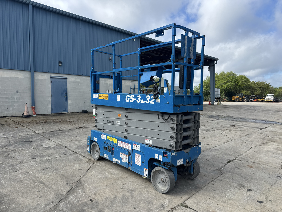 2017 Genie GS-3232