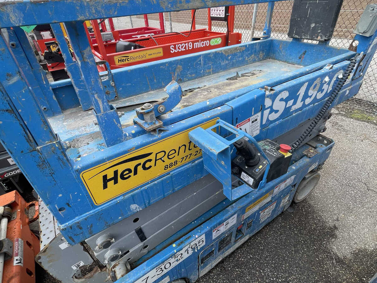 2018 Genie GS-1930