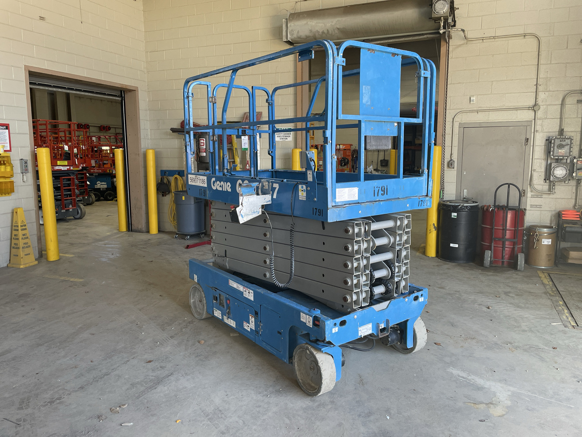 2017 Genie GS-4047