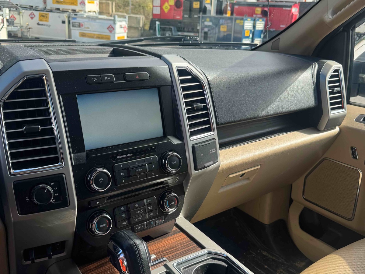 2015 Ford F150 Lariat-12