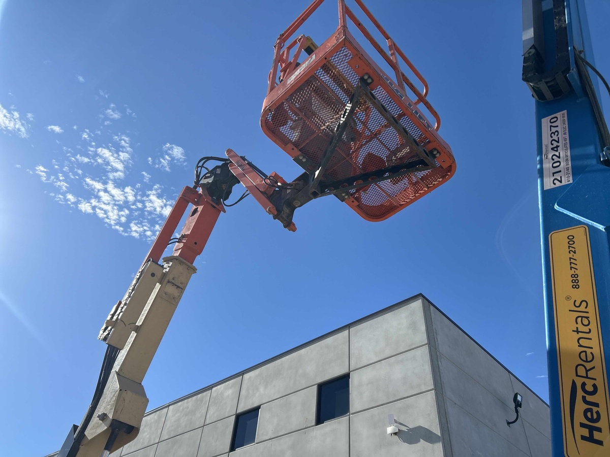2017 JLG E400AJPN-5