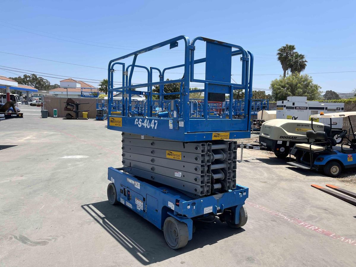 2017 Genie GS-4047
