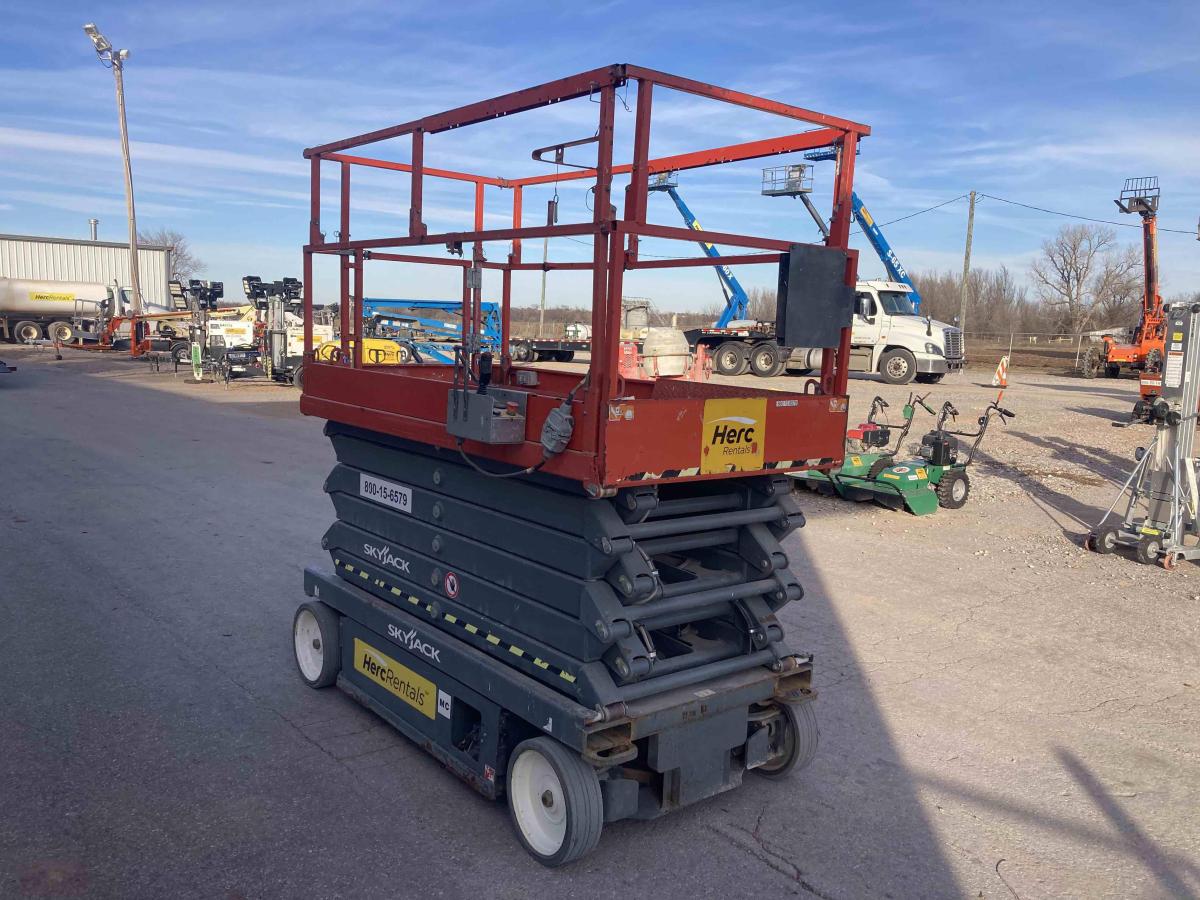 2017 Skyjack SJ4740