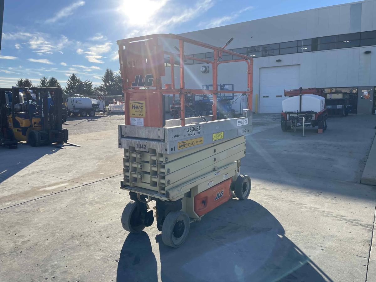 2011 JLG 2630ES