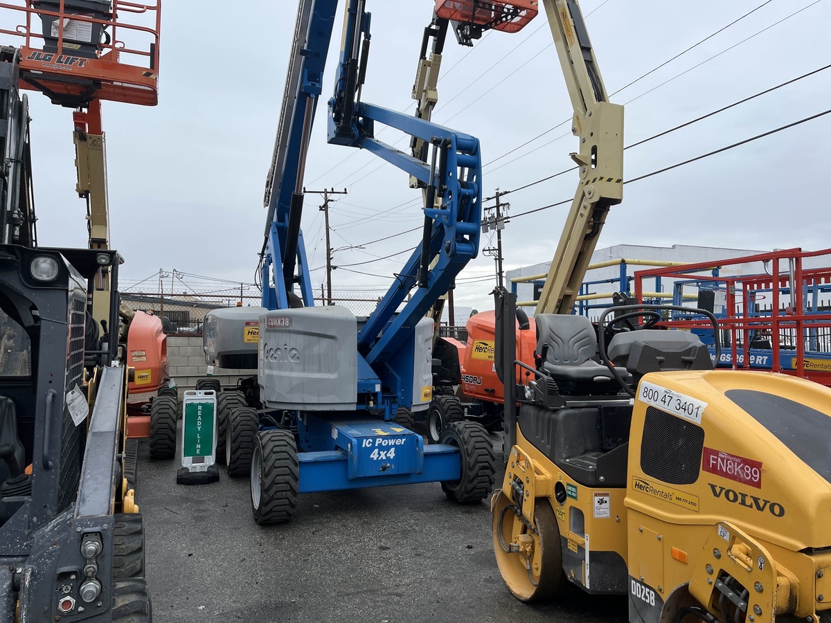 2018 Genie Z-45/25J RT