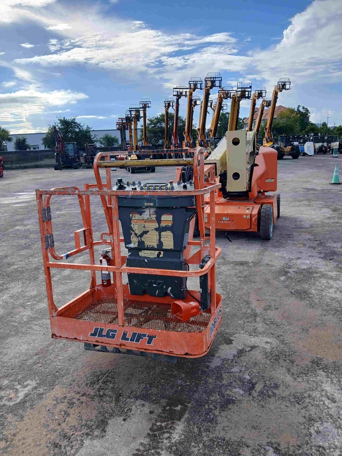 2018 JLG E400AJPN-8
