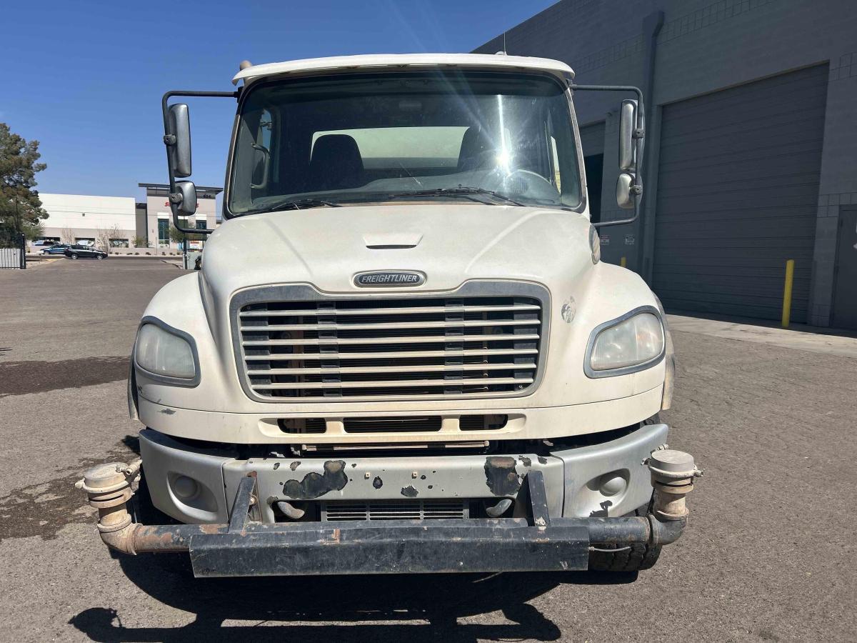 2016 Freightliner M2106-3