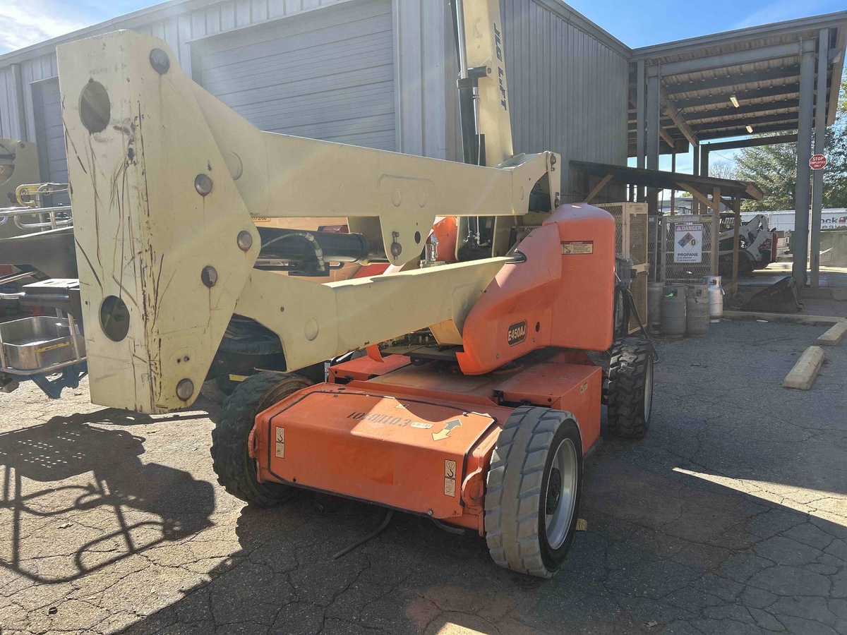 2016 JLG E450AJ-3