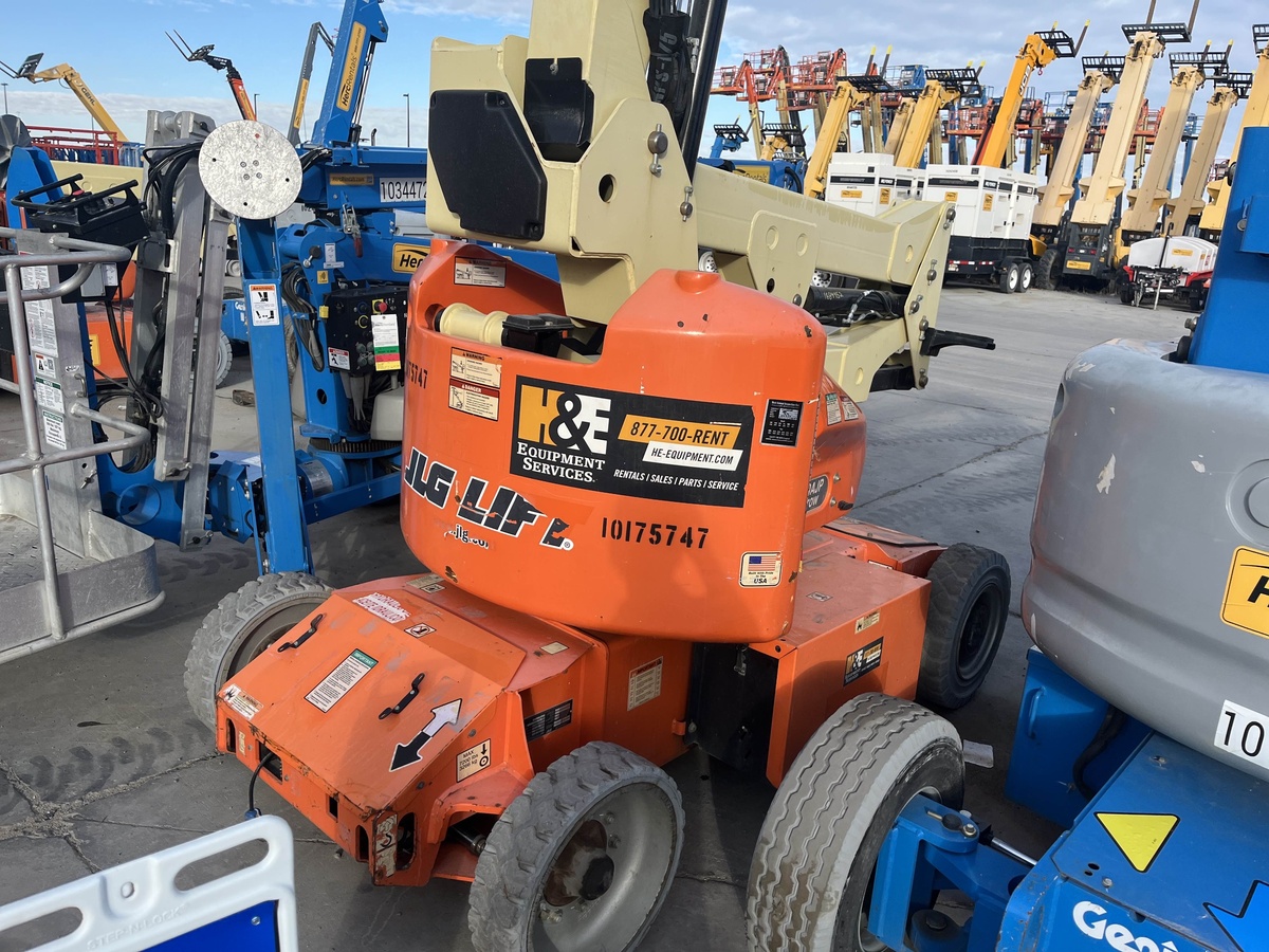 2015 JLG E400AJPN-4