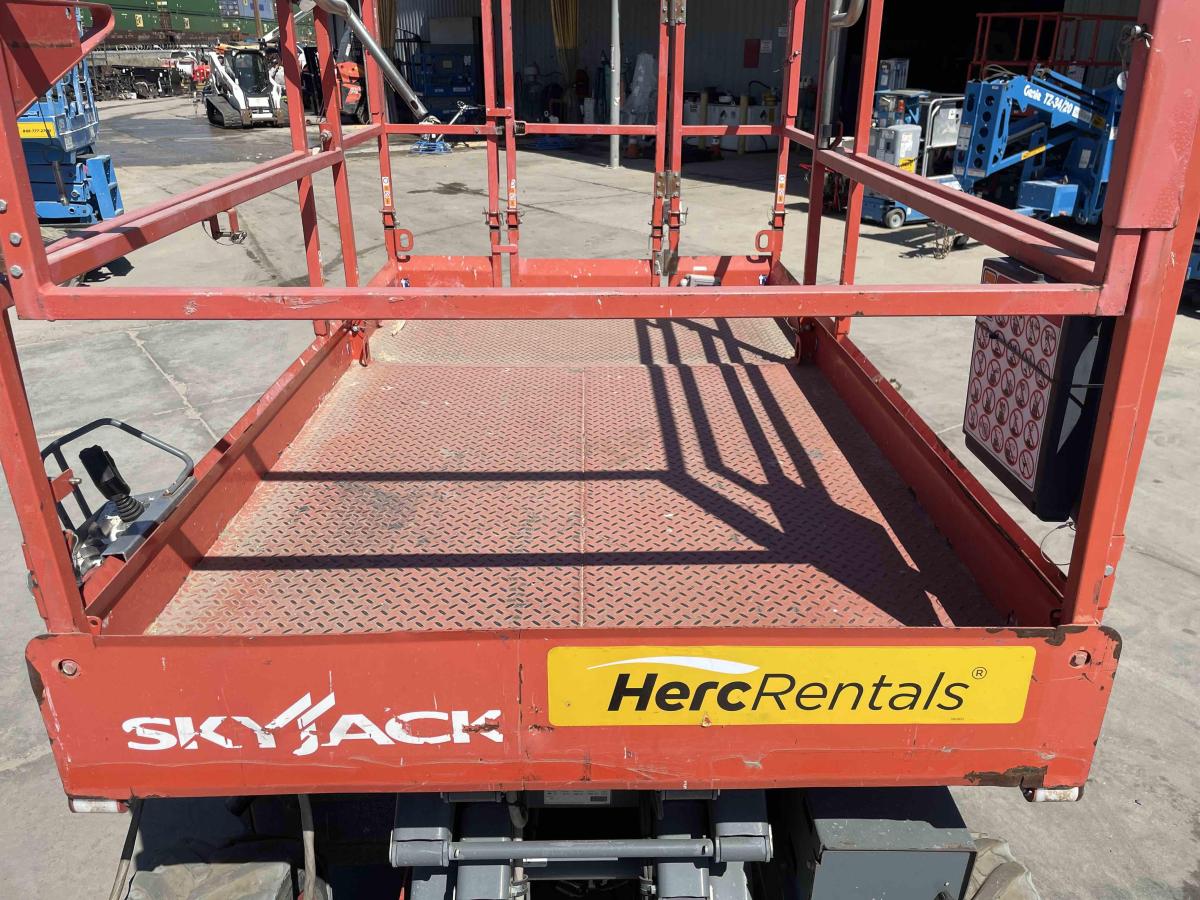 2017 Skyjack SJ-6826RT