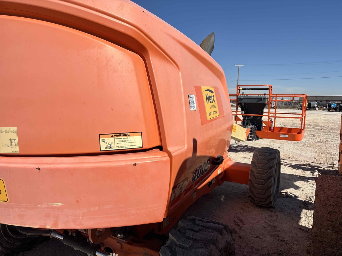 2017 JLG 400S-7