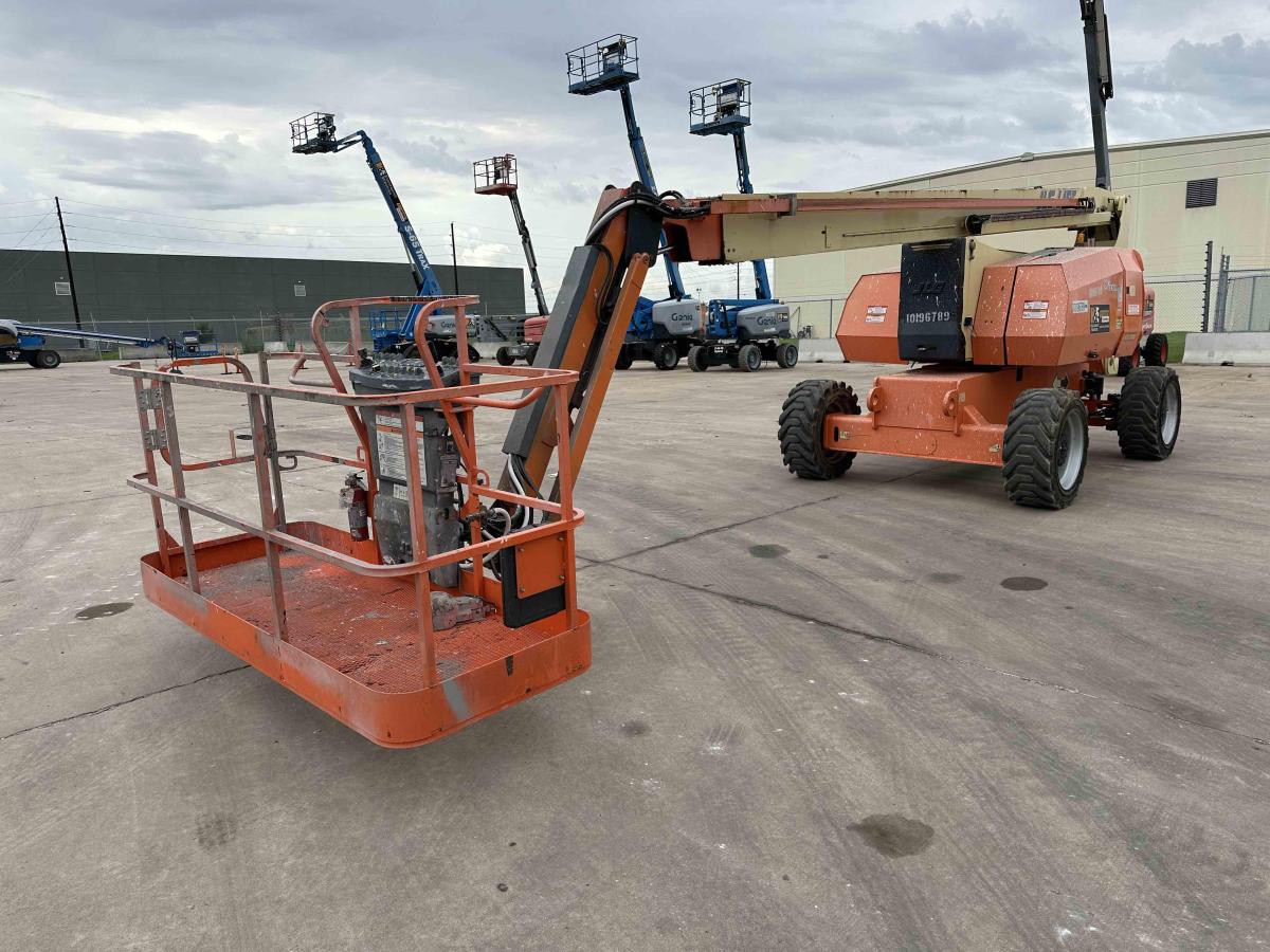 2016 JLG 800AJ