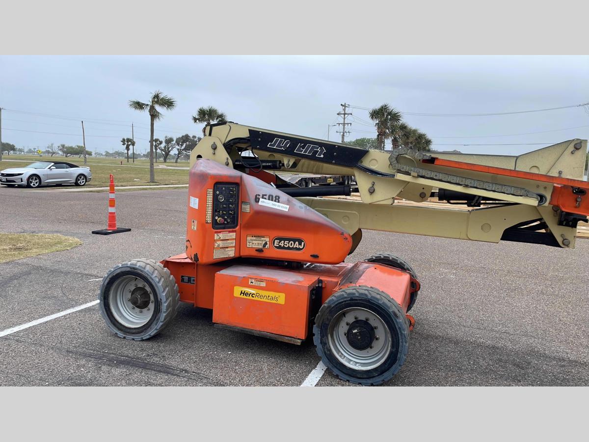 2014 JLG E450AJ