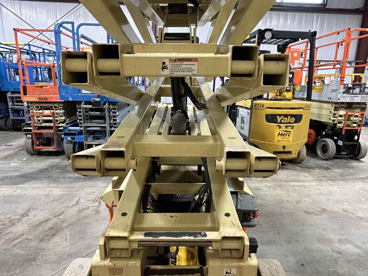 2014 JLG 3246ES