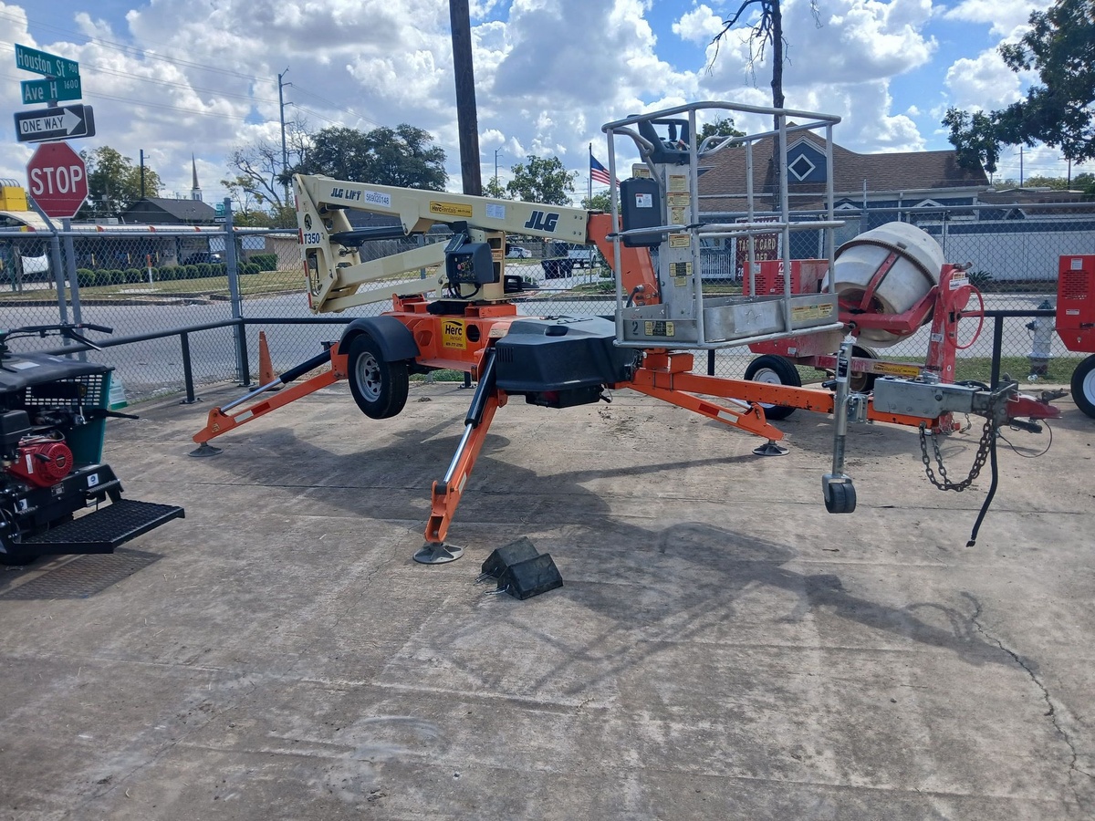 2019 JLG T350