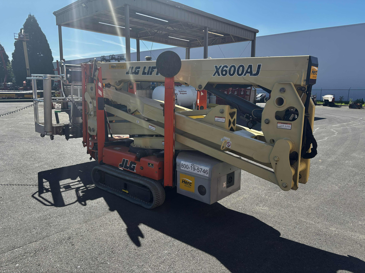 2018 JLG X600AJ-2