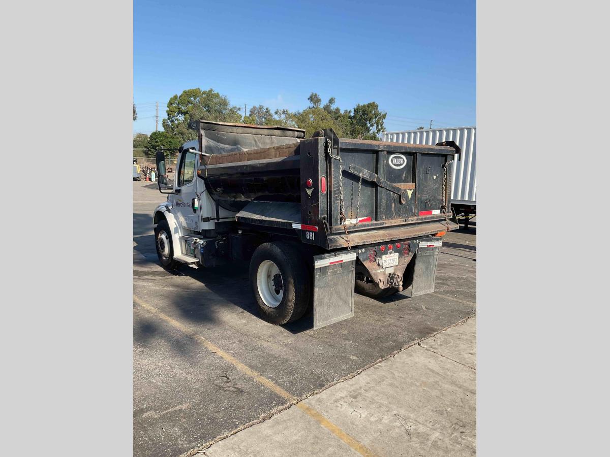 2017 Freightliner M2106