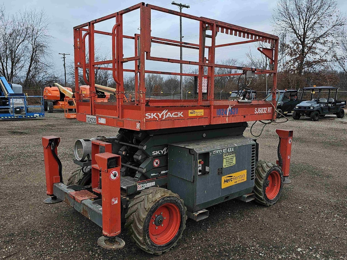 2018 Skyjack SJ-6832RT-5