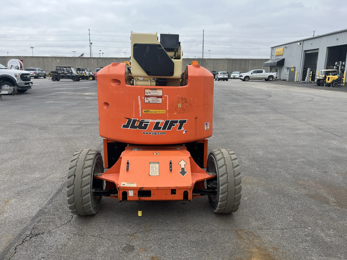 2017 JLG E450AJ-3