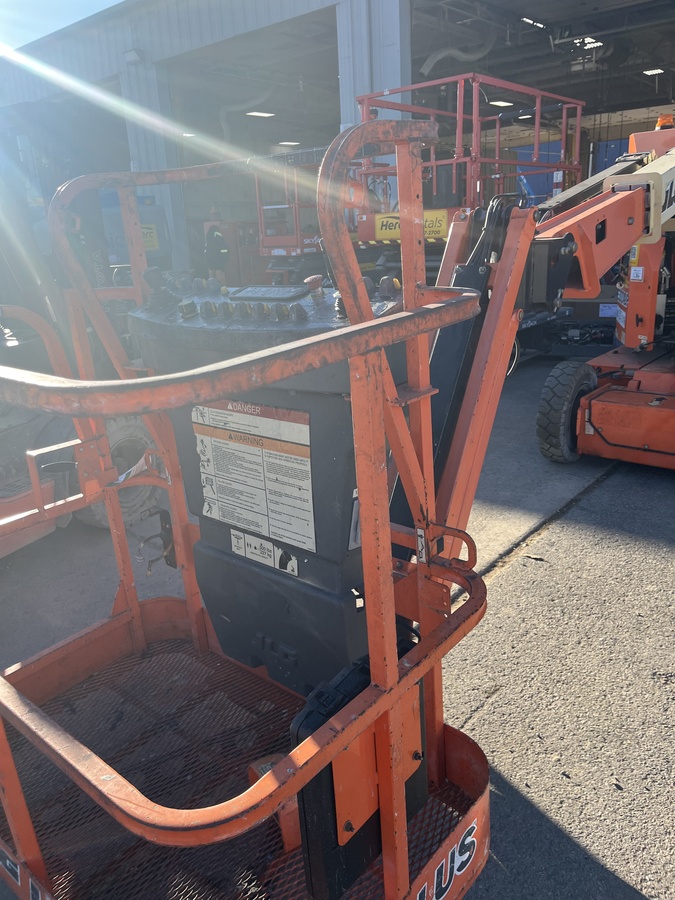 2015 JLG E300AJP-9