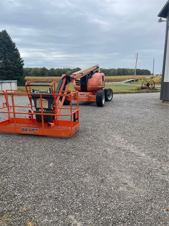 2017 JLG 600AJ-2